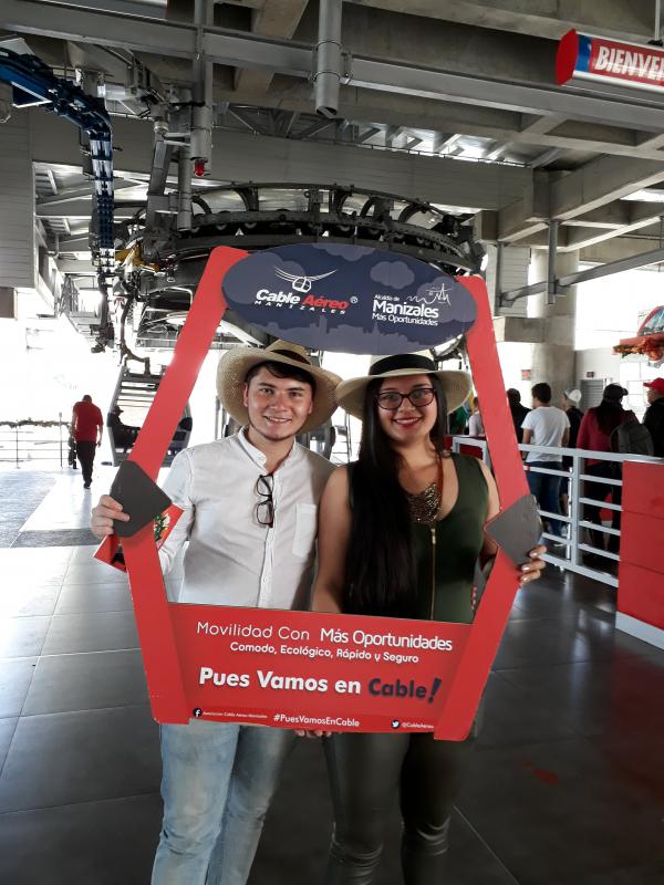 DISFRUTANDO DE LA FERIA EN EL CABLE AÉREO